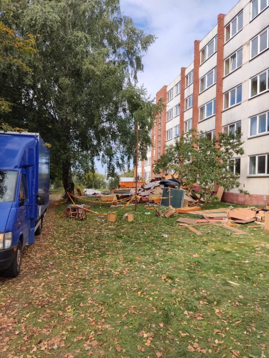 Kraustymo paslaugos 🚀 Greitai – ✅ Kokybiškai – Atsakingai ♥️| Pervežame įvairius krovinius, gyventojams ir įmonėms suteikiame perkraustymo paslaugas Šiauliuose, bei visoje Lietuvoje. Išrašome sąskaitas, faktūras. Seifai ir kiti sunkieji baldai Krovinukas - Kraustymo paslaugos visoje Šiaulių apskrityje! Šiauliai Kuršėnai Radviliškis Joniškis Gruzdžiai Žagarė Pašvintys Meškuičiai Bazilionai Šakyna Pakruojis Šiaulėnai Šaukėnai Linkuva Kriukai Užventis Pašiaušė Žeimelis Kruopiai Papilė Kurtuvėnai Kužiai Kelmė Žaliūkės Rozalimas Kairiai Akmenį Venta Naujoji Akmenė